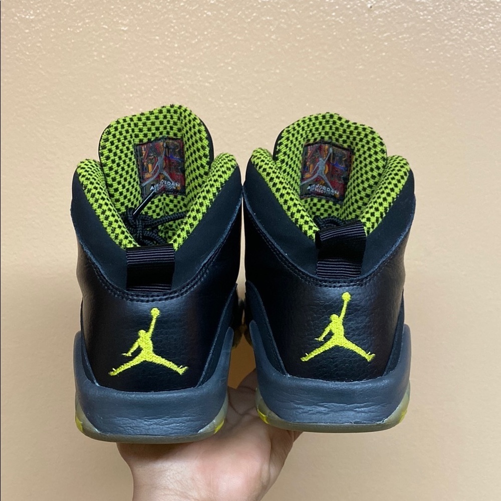 Air Jordan 10 Retro “Venom” - Picture 5 of 17
